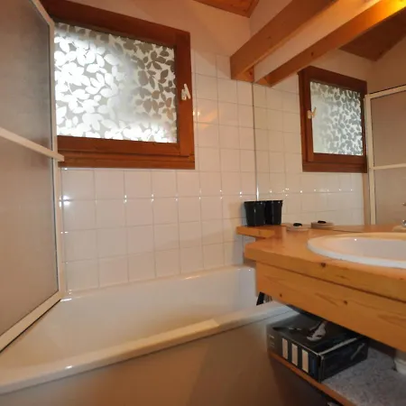 2 Pieces Renove Avec Balcon, Wifi Et Parking, Proche Centre Et Commerces - Fr-1-517-66