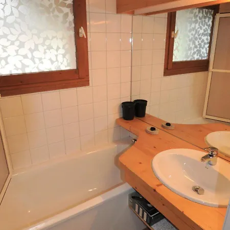2 Pieces Renove Avec Balcon, Wifi Et Parking, Proche Centre Et Commerces - Fr-1-517-66 *
