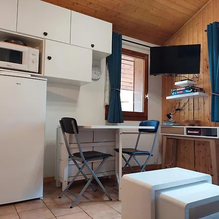 شقة 2 Pieces Renove Avec Balcon, Wifi Et Parking, Proche Centre Et Commerces - Fr-1-517-66 *
